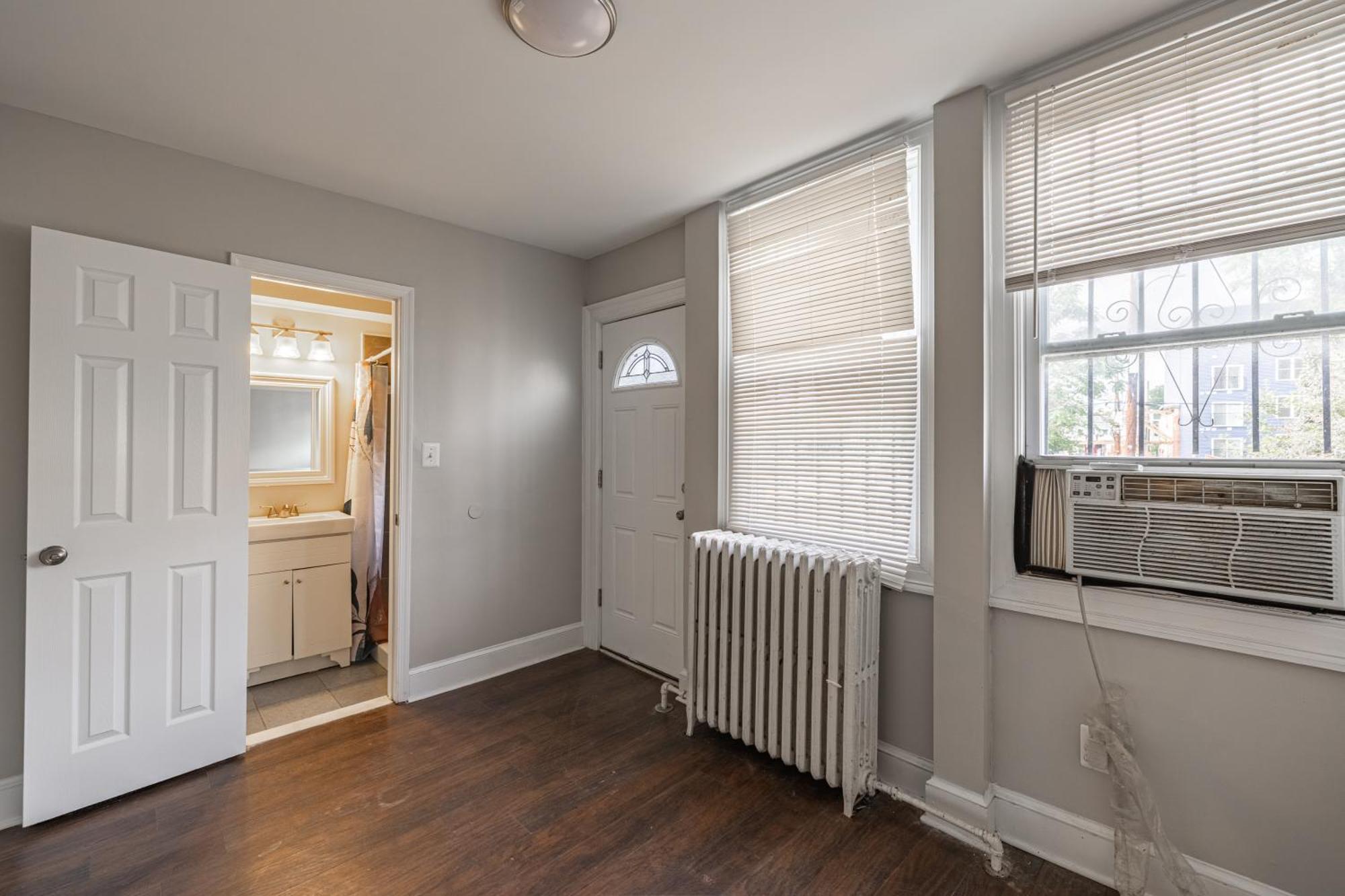 Spacious 3-bedroom House In Dc With Parking *