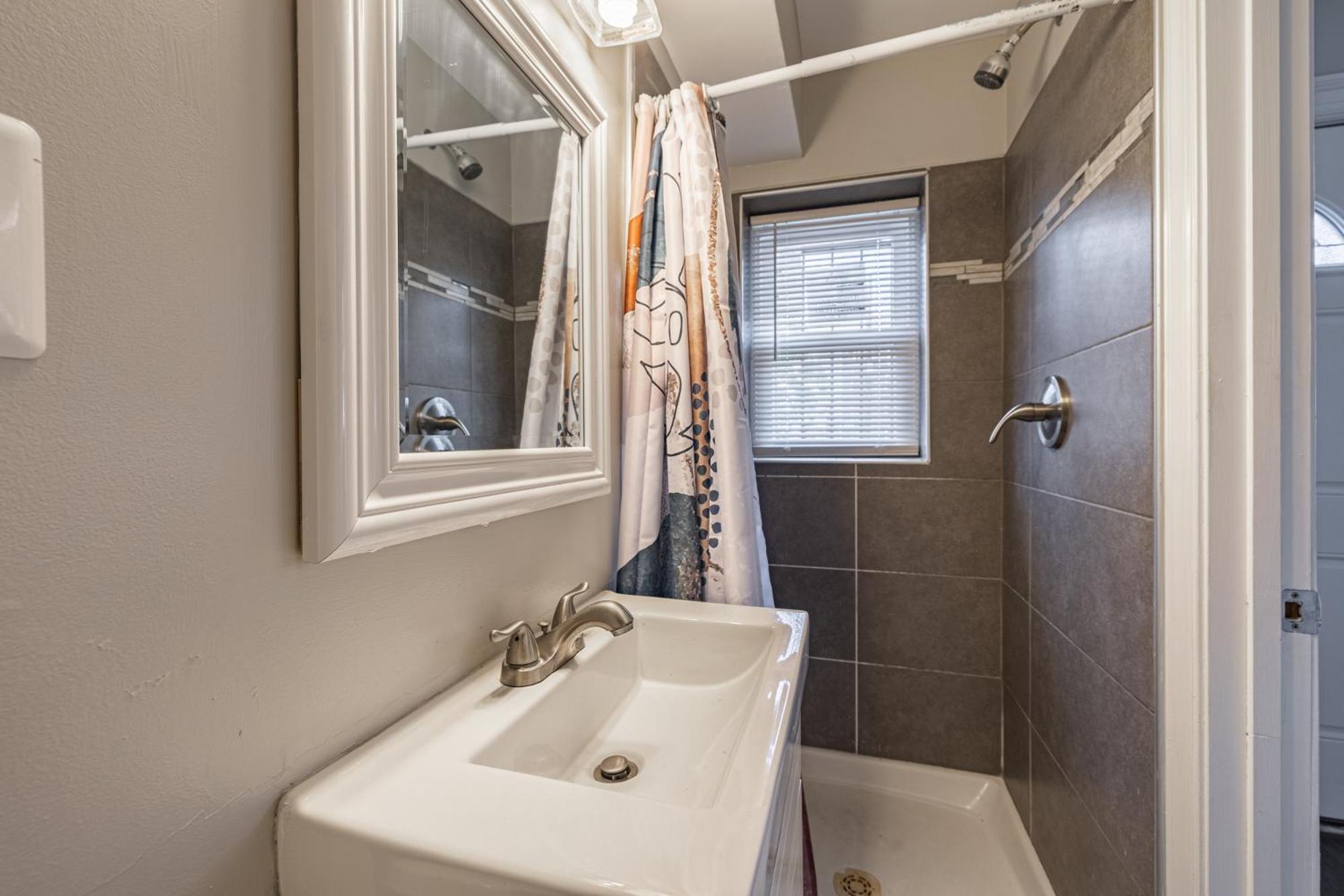 Holiday home Spacious 3-bedroom House In Dc With Parking Washington